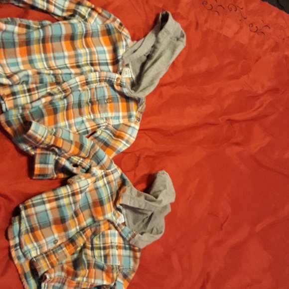 Matching shirts - Picture 1 of 1